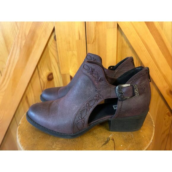 Not Rated Ankle Booties 8.5 Burgundy Cutout Faux Leather Whimisgoth - Picture 3 of 8